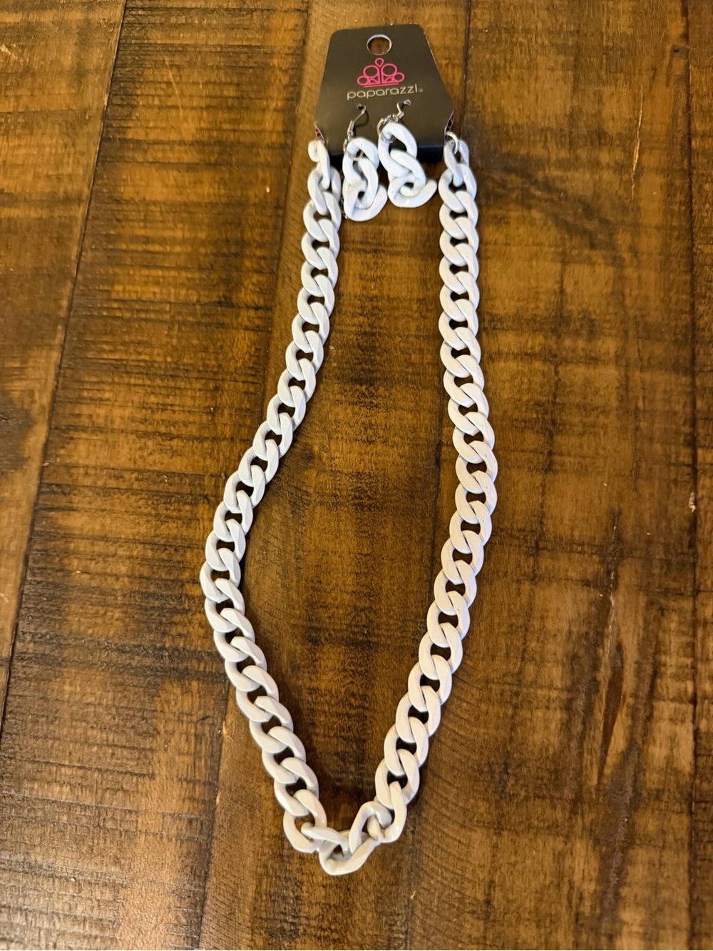 Paparazzi White Bold Link Necklace